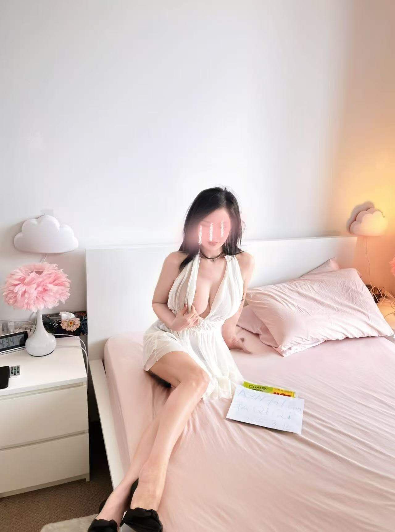QiQi — photo 3 of 4