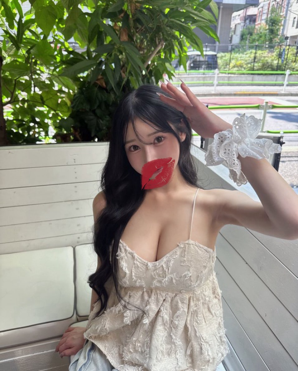 Karina — photo 3 of 3