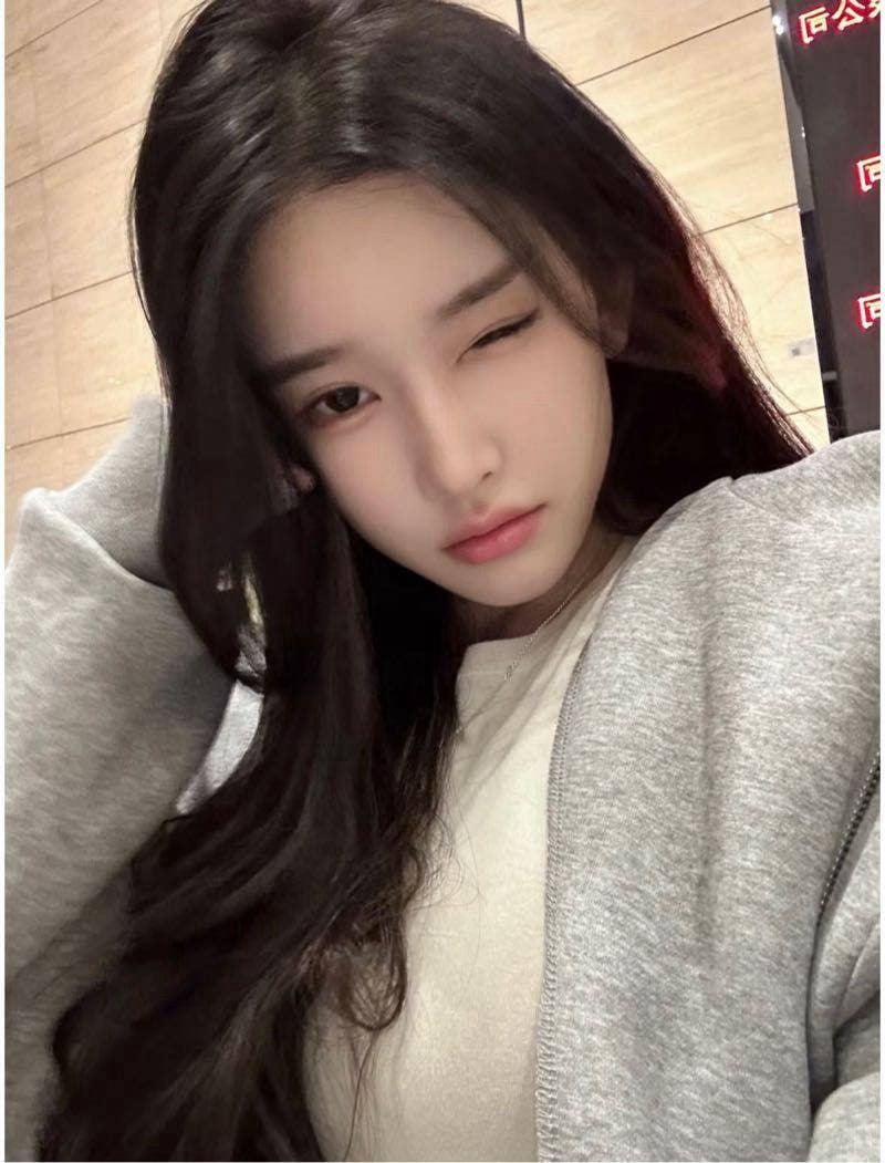 YaoYao — photo 3 of 3