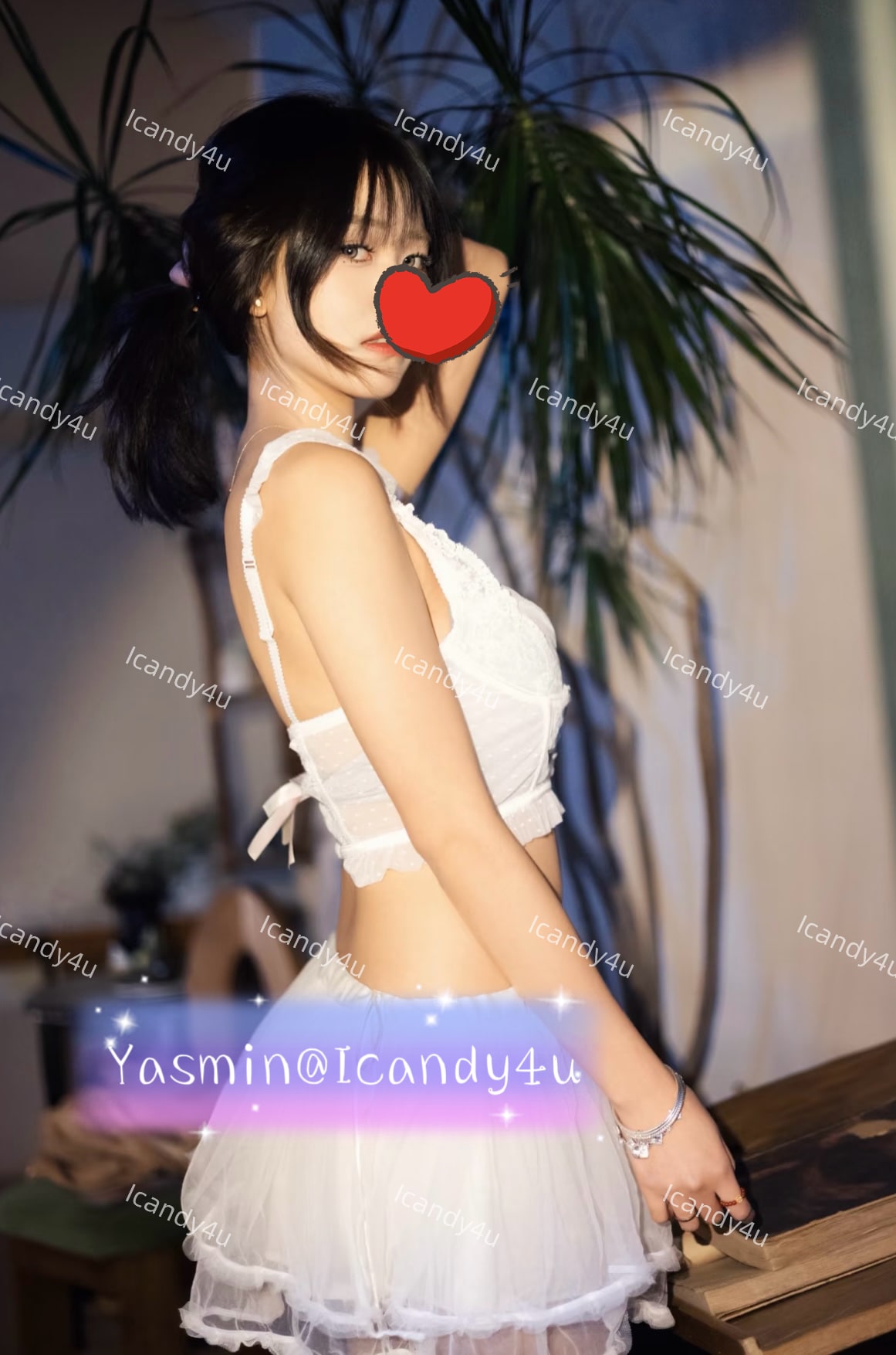 Yasmin — photo 2 of 3